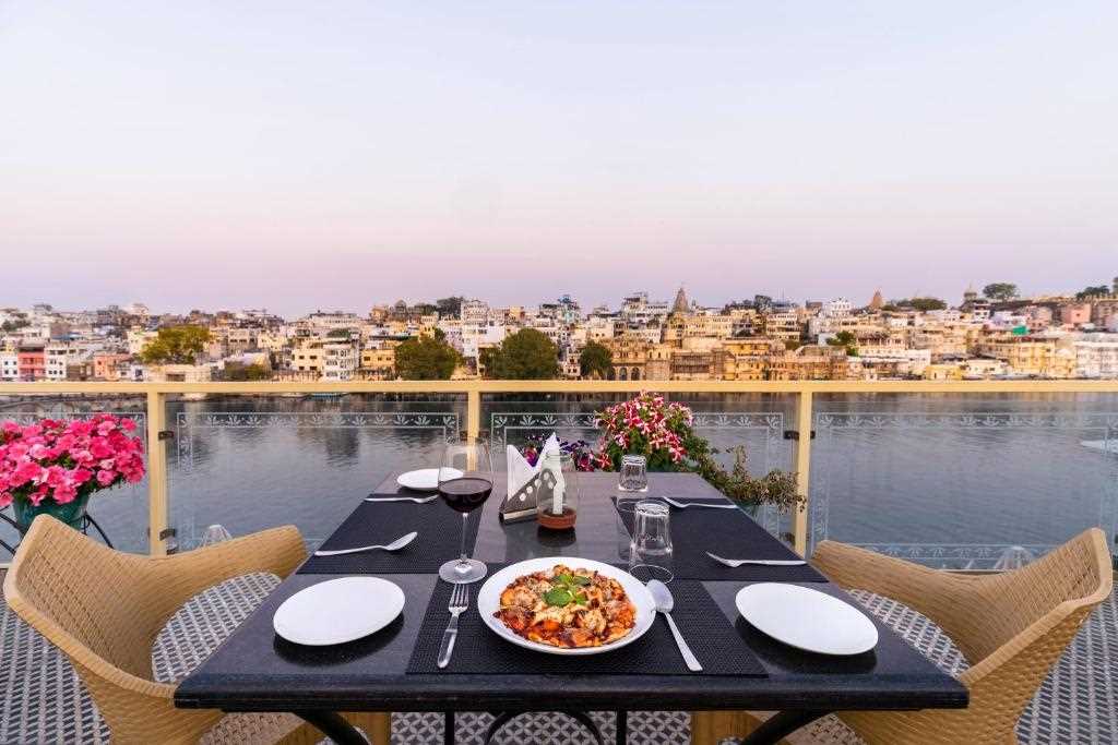 Hotel Sarovar on Pichola